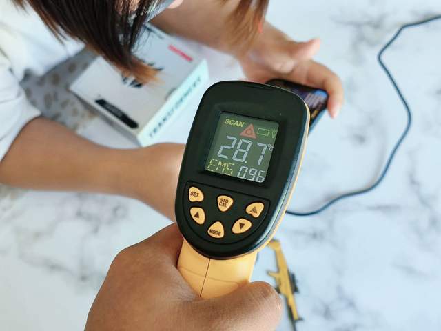 还在为你的iPhone玩游戏时发热烦恼吗？红魔冰磁散热器分分钟降温