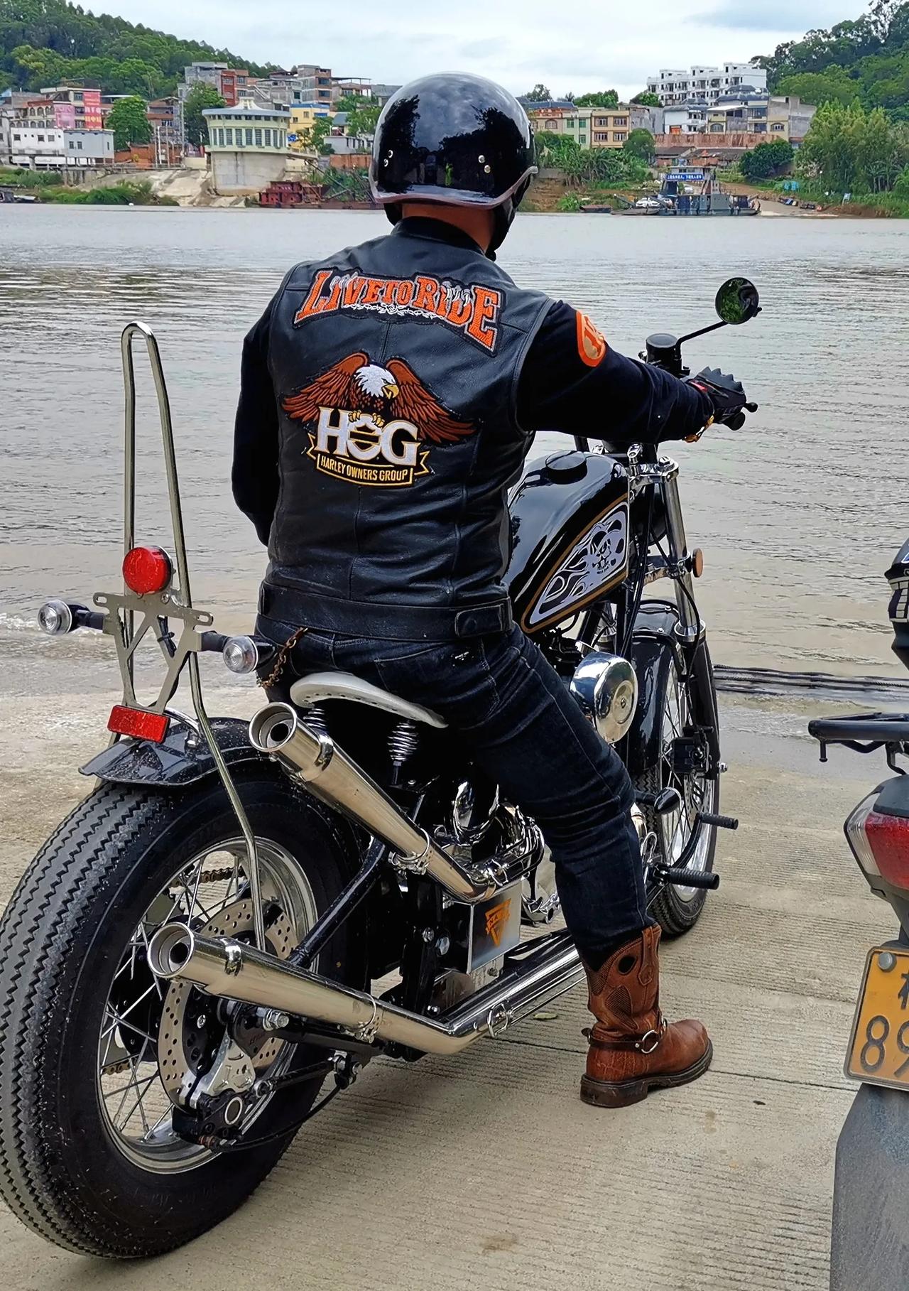 机车生活#广西首台柴特娜迦250复古太子车今天上牌,四个不