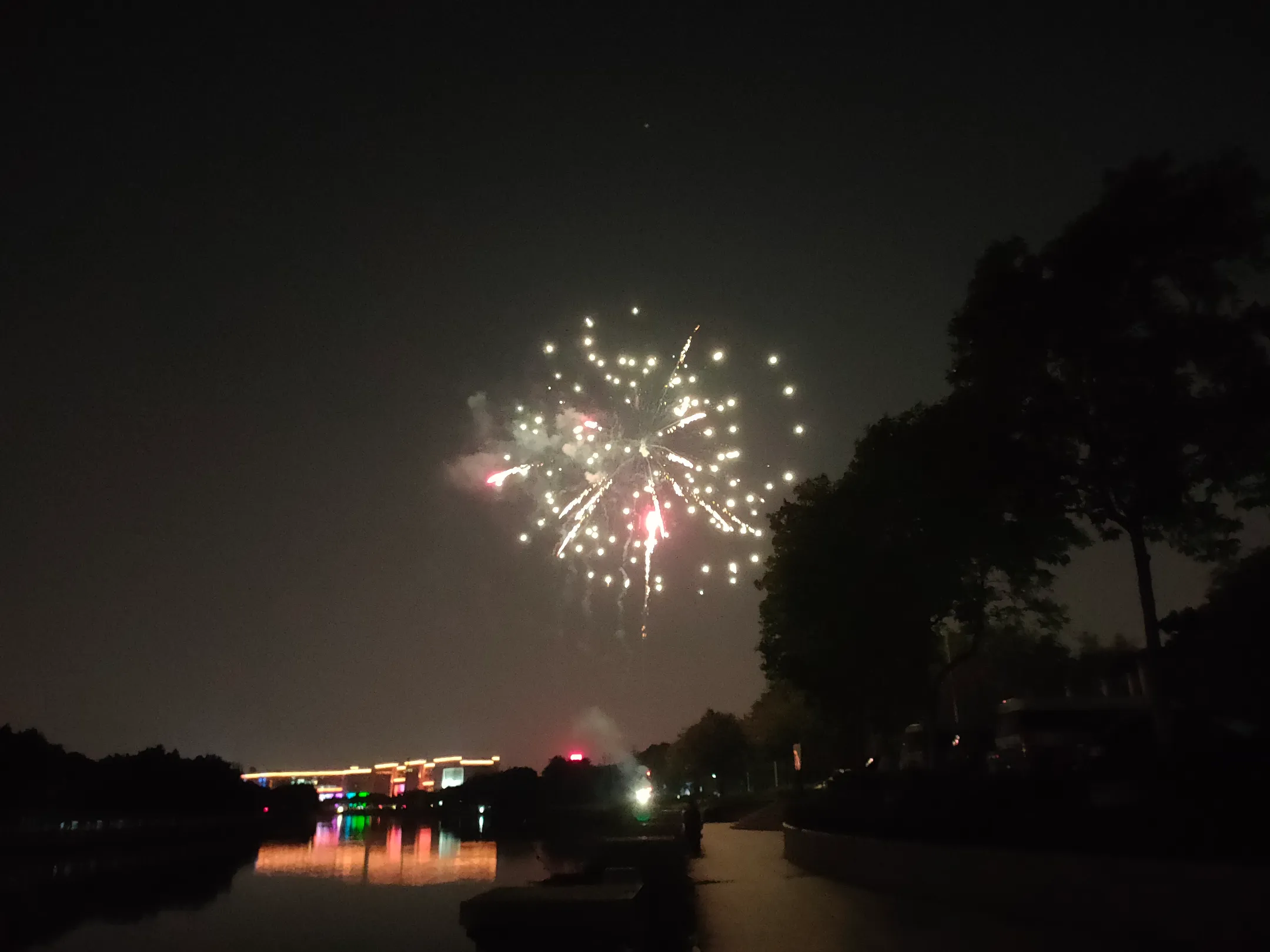 初中化学老师，现在是县里政协副主席