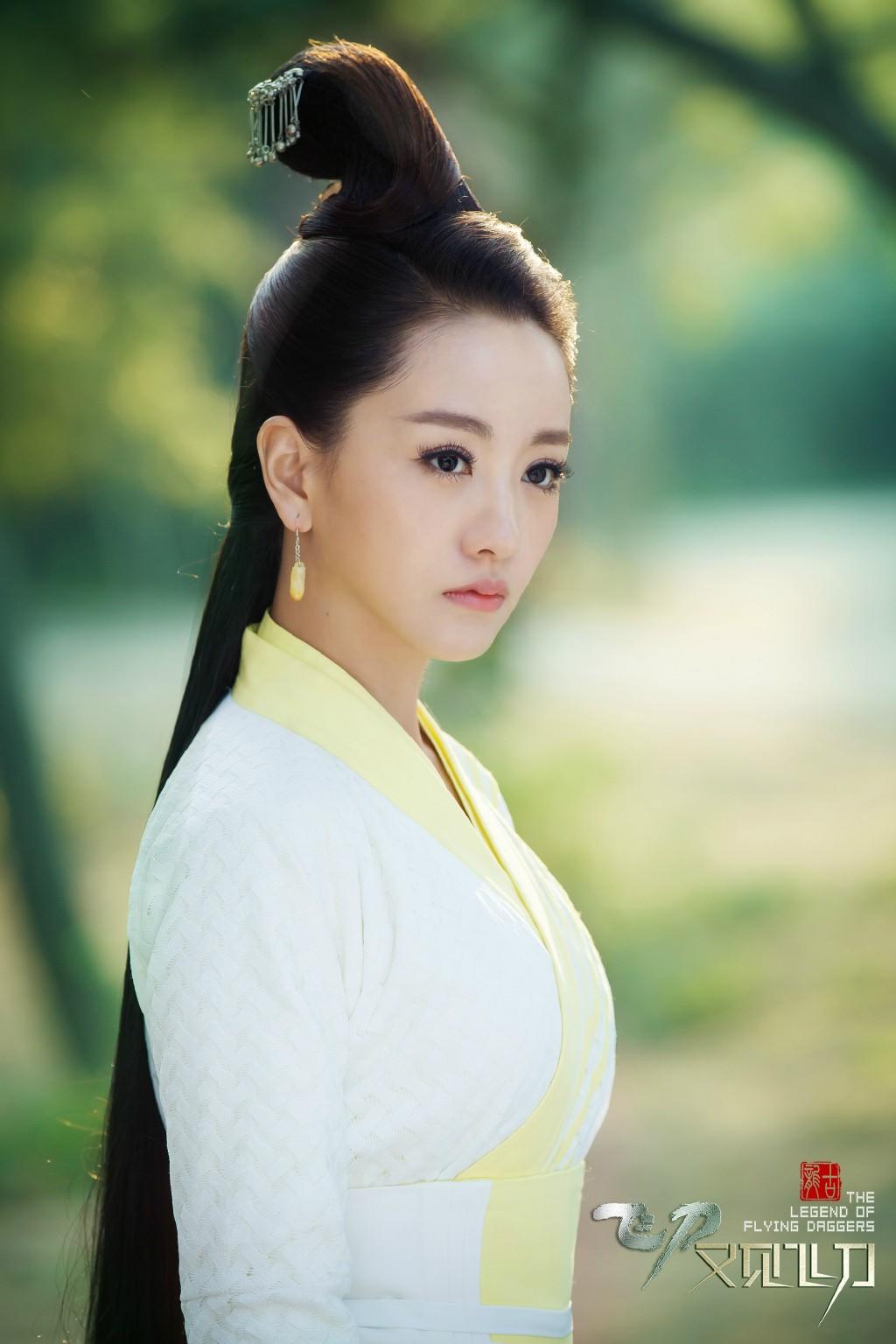 女演员杨蓉穿低胸晚礼服勾勒成熟魅力好身材（2/10） - 图片 - 名腿网