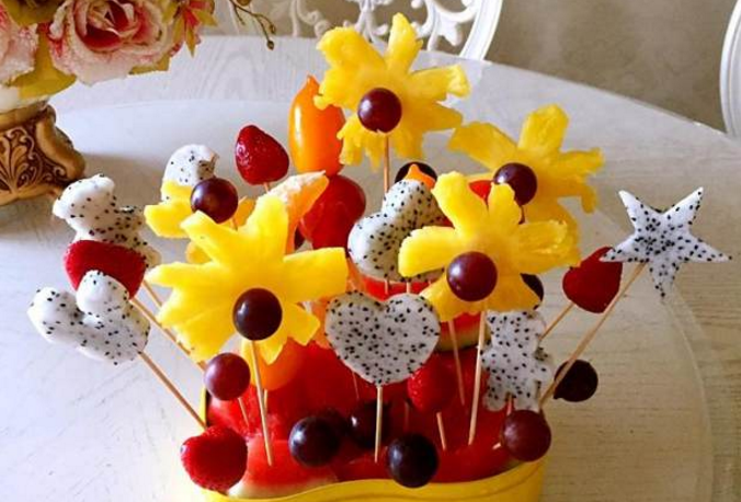 过了元旦就要到春节了,推荐几款精致创意水果拼盘,学起来哦