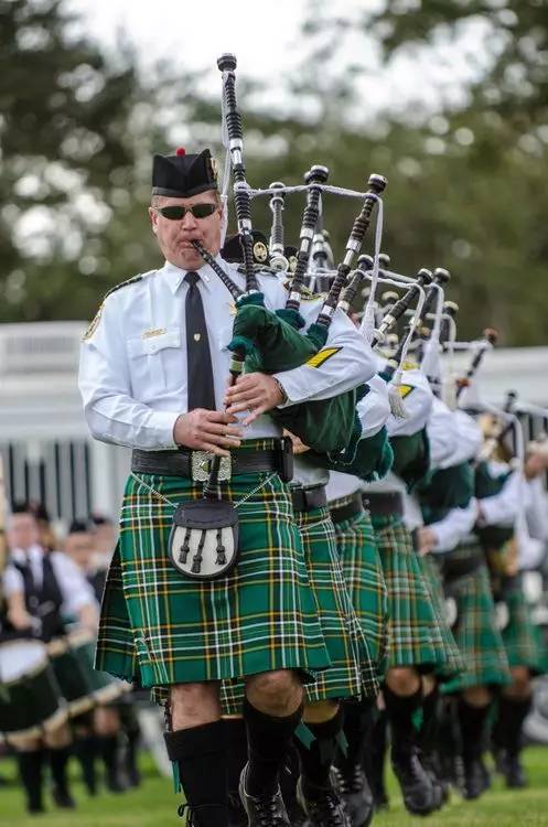 苏格兰裙英文(苏格兰文化标志之一——苏格兰短裙)