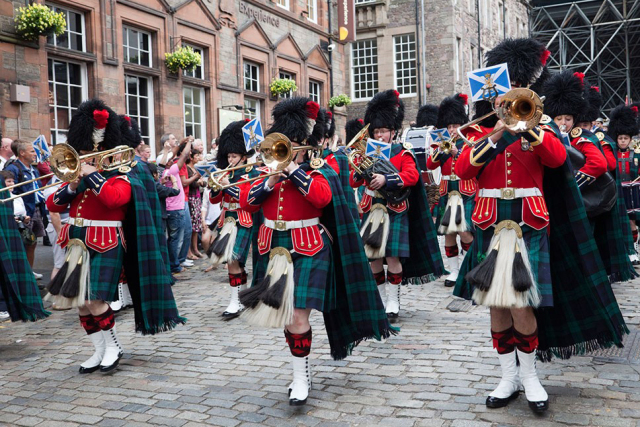 1745年,英国汉诺威王朝镇压了苏格兰人的武装起义,下达了英国历史上