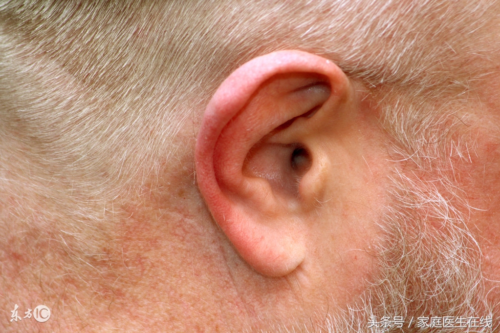 耳朵是身体的“晴雨表”！耳朵的2个异常可反映出身体的疾病