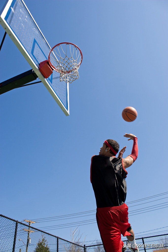 为什么nba很少人用勾手了(在篮球运动中运用勾手投篮有哪些好处？为何现在没人使用)