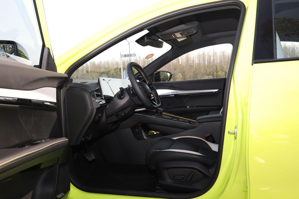 首付只要666元名爵汽车包牌贷回家