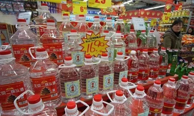 牛栏山二锅头和红星二锅头到底有何不同？这两款白酒，你更喜欢喝哪一款？