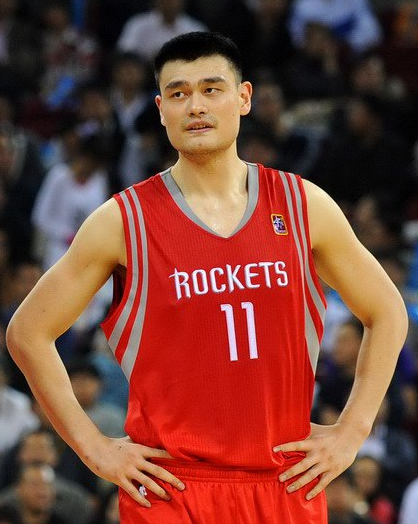 姚明为什么没上nba巨星(理性分析，姚明为何落选NBA75大球星？影响力够了 差在荣誉)