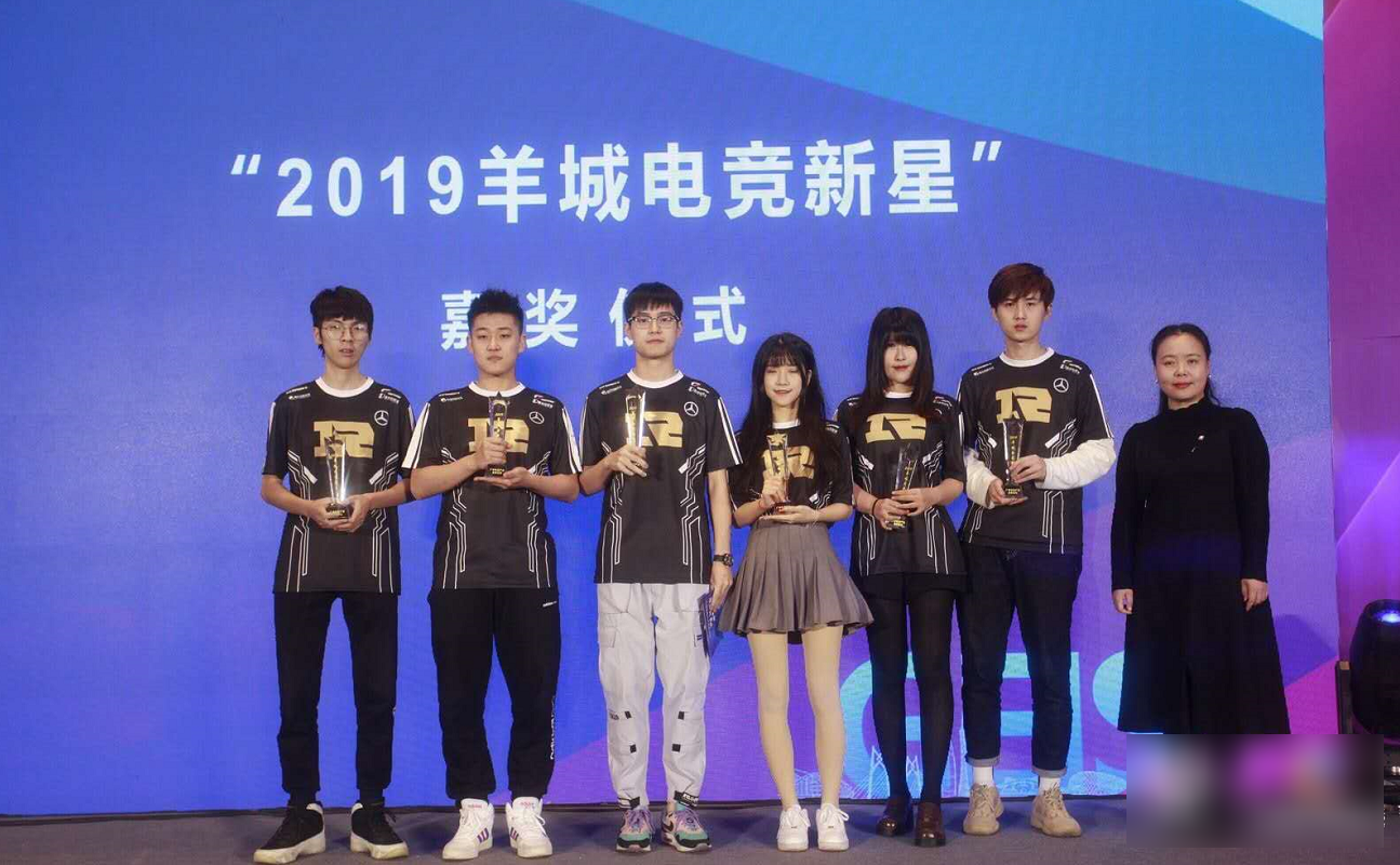 RNG合同事件再出续集，UZI粉丝主播心酸爆料：4个月白播了