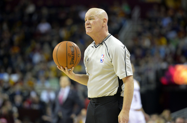 nba石佛为什么不笑了(为什么当年邓肯连微笑都被罚出场？邓肯狡辩，光头裁判这样认为！)