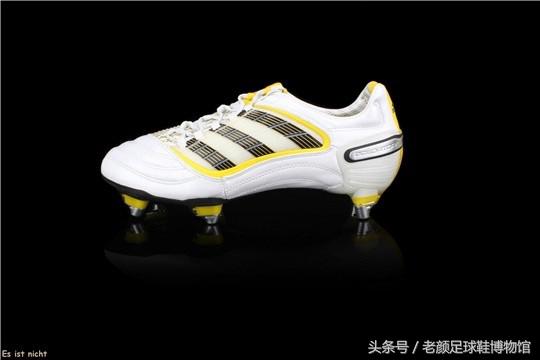 adipure3世界杯(南非世界杯阿迪达斯战靴回顾，德容飞踹阿隆索，卡卡三名垂青史)