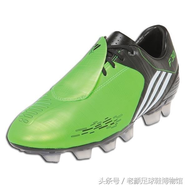 adipure3世界杯(南非世界杯阿迪达斯战靴回顾，德容飞踹阿隆索，卡卡三名垂青史)