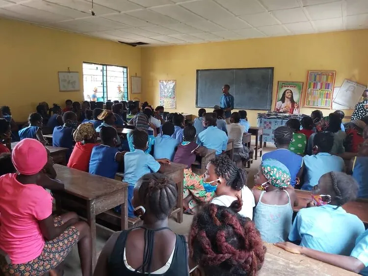 真实版“在逃公主”火爆全网：1岁被弃养，28岁竟被发现是公主