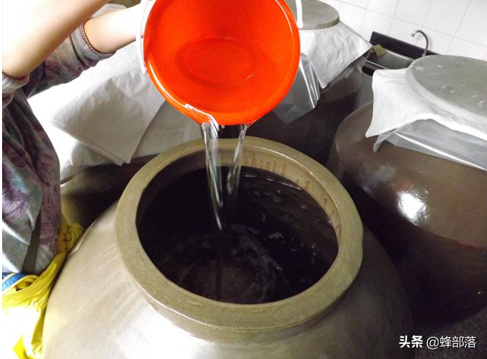 乡镇上卖散白酒的店面冷冷清清为啥不会倒闭？只因守住了3个渠道