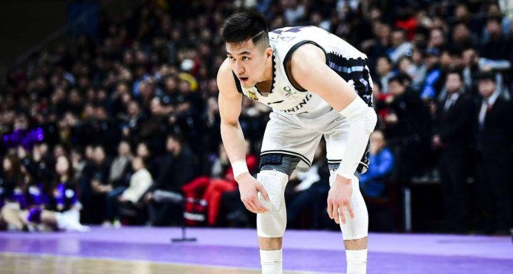 为什么郭艾伦打不了nba(郭艾伦曾被外媒无限看好，但为何会落选NBA？被4方面因素所影响)