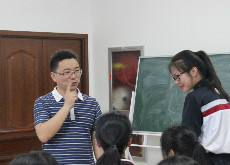 大学生毕业后想有“铁饭碗”，要满足这4个条件，专科生也能逆袭