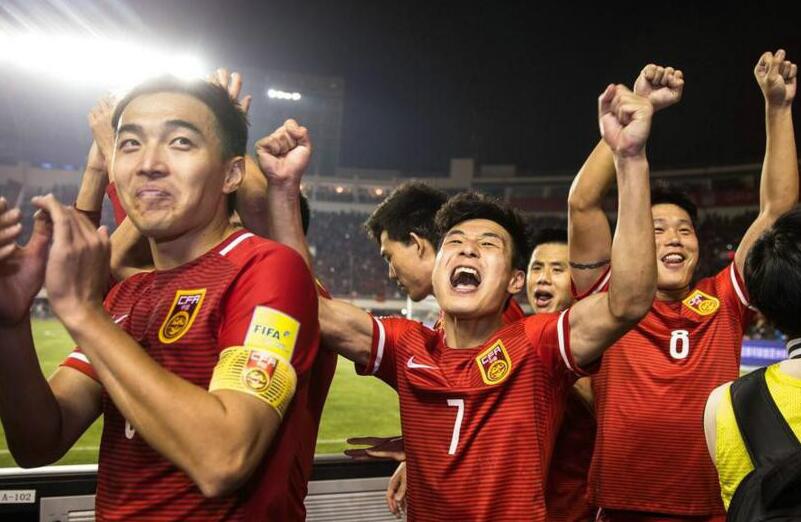 2014年世界杯小组出线(伟大的2-0！国足时隔15年终于出线，46000名中国球迷疯狂庆祝)