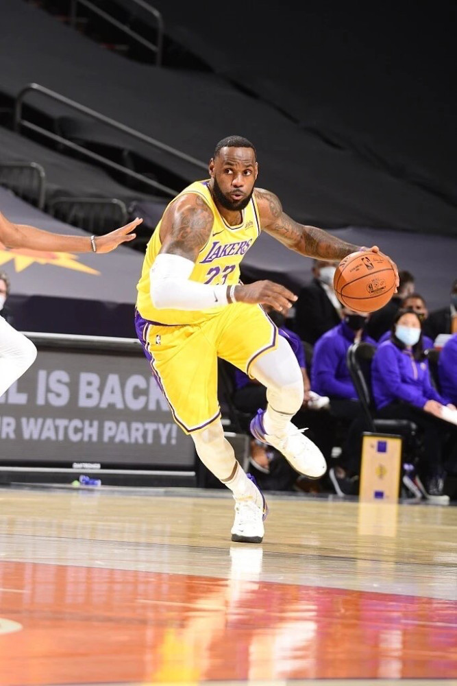 nba为什么不允许播放(NBA又要凉凉？央视正式拒绝转播原因曝光，詹姆斯也无能为力)