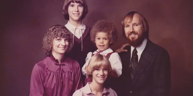 真实版“在逃公主”火爆全网：1岁被弃养，28岁竟被发现是公主