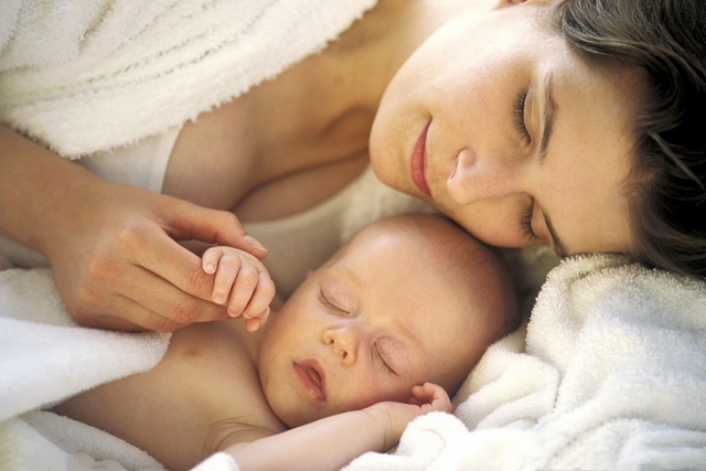 宝宝多大能“睡整觉”？比你想象的早，学会三招宝宝一觉睡到天亮