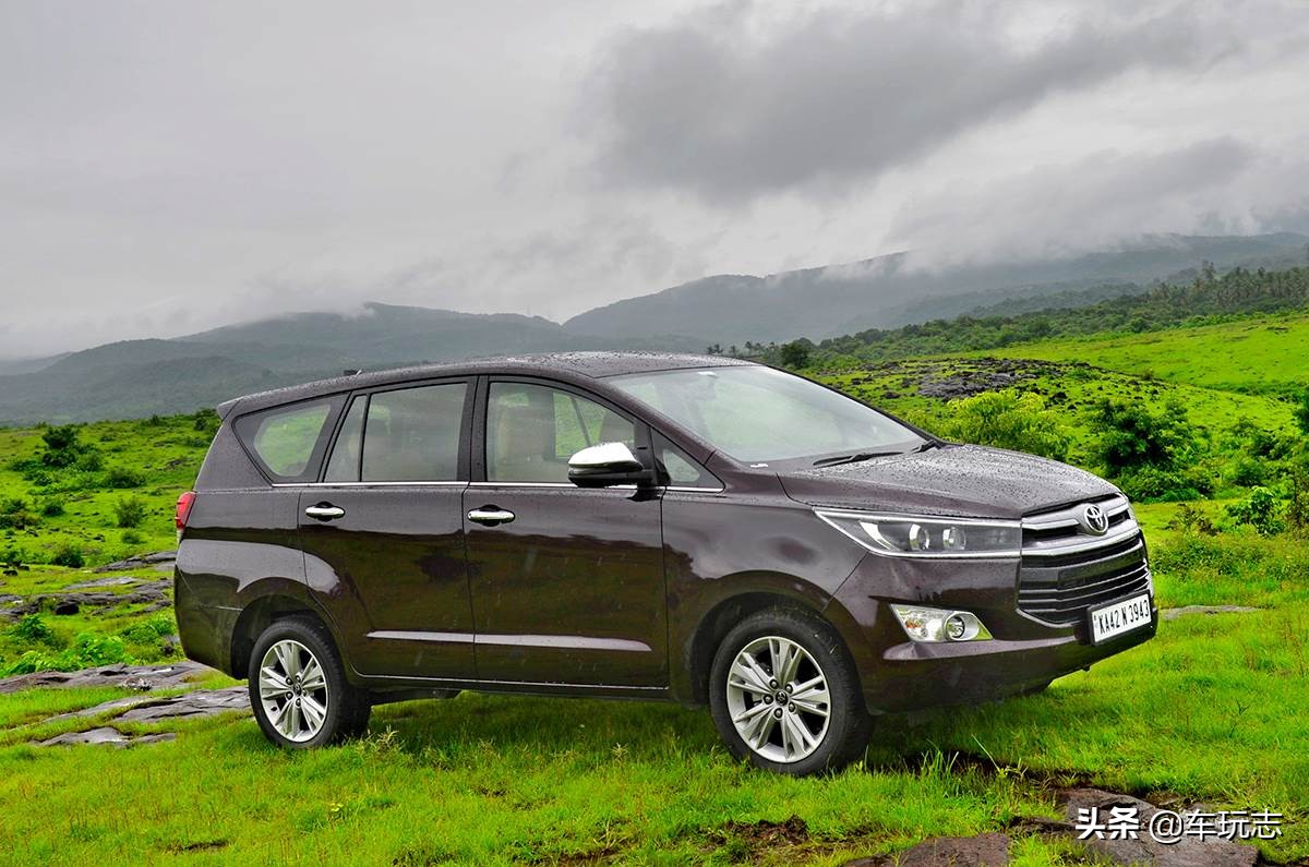 2020年丰田innova crysta 2.4d柴油版:长得像宝骏的面包车