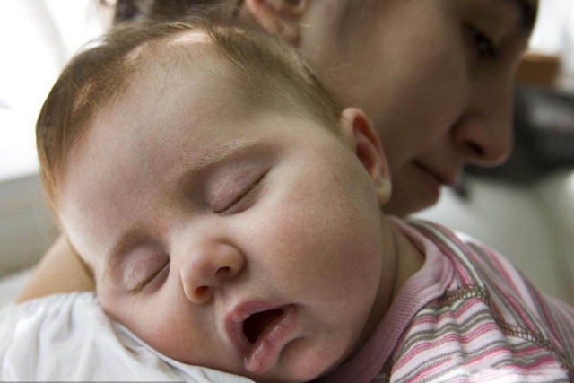 宝宝多大能“睡整觉”？比你想象的早，学会三招宝宝一觉睡到天亮