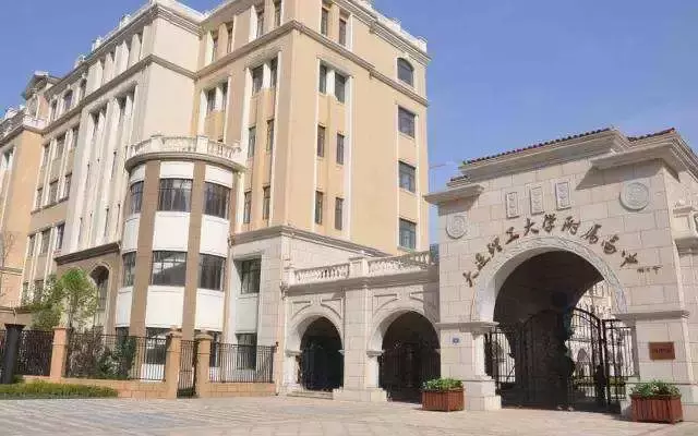 大连理工大学附属高中招聘教师 不限工作经历