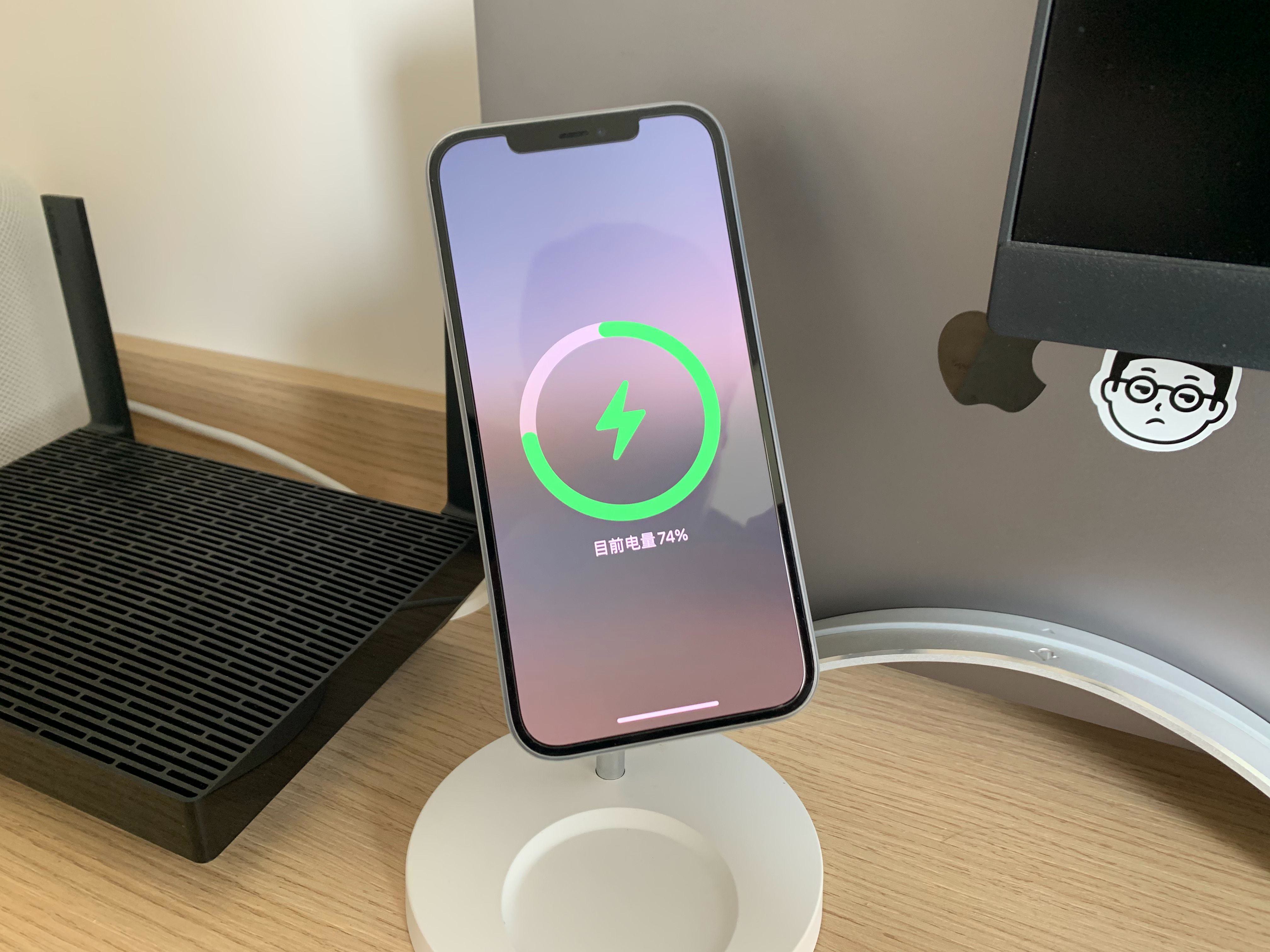 二合一我则是放在书房电脑桌上,给手机和耳机充电.