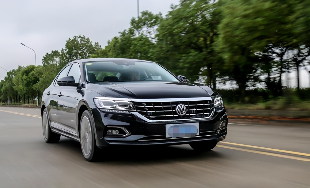 丰田凯美瑞对比大众帕萨特哪个档次高