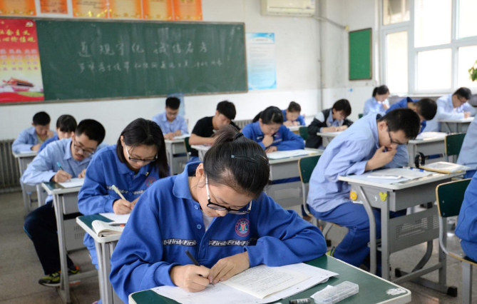 500分左右就能录取的金融类院校，录取分数不高，适合中等生报考