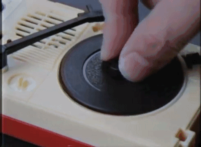 日本推出怀旧迷你家电玩具，能听能播一秒穿越到昭和时代！