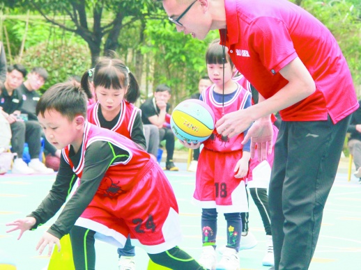 幼儿篮球比赛一节多少分钟(加油！篮球“娃娃军”!湖南开启“幼儿篮球运动”探索征程)