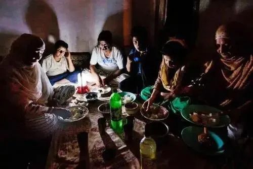 印度人偷电，疯狂到什么程度为何政府任由这样下去？