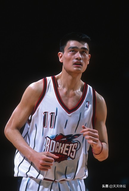 姚明为什么打nba(姚明在NBA成功的原因是什么？实力的背后还隐藏着这股强大力量)