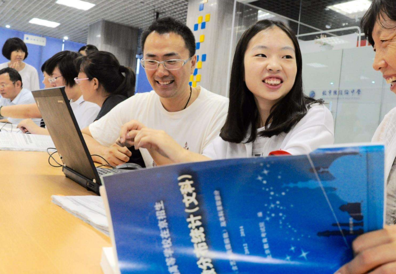 大学生毕业后想有“铁饭碗”，要满足这4个条件，专科生也能逆袭