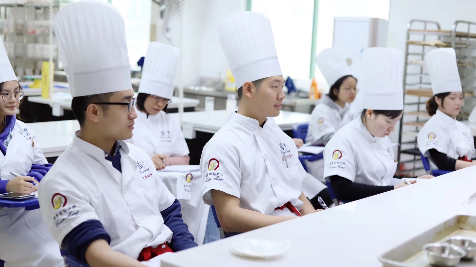 蛋糕西点培训学校哪里好？圆梦烘焙一起来了解一下