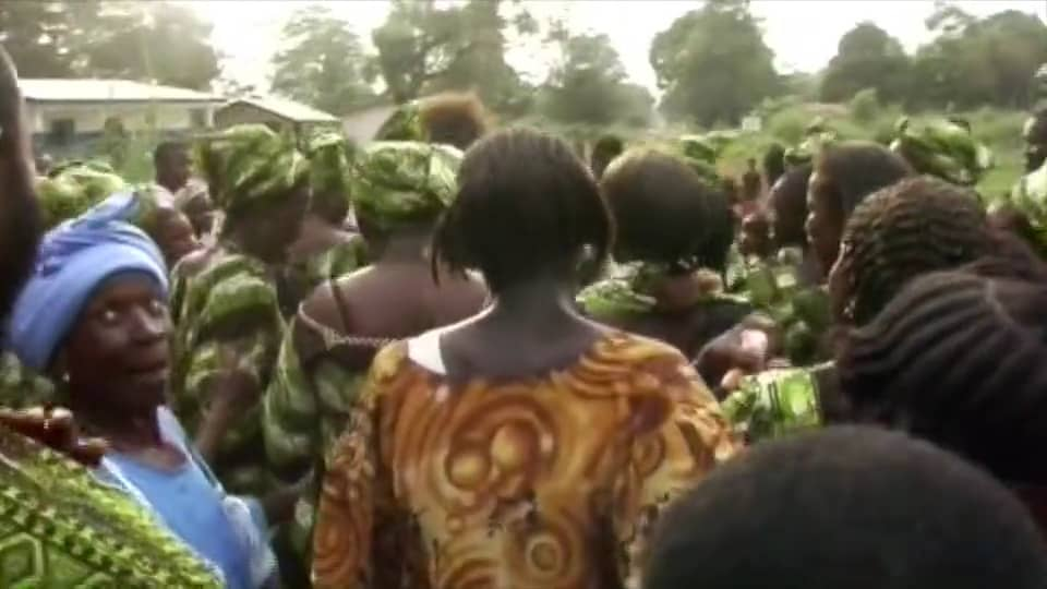 真实版“在逃公主”火爆全网：1岁被弃养，28岁竟被发现是公主