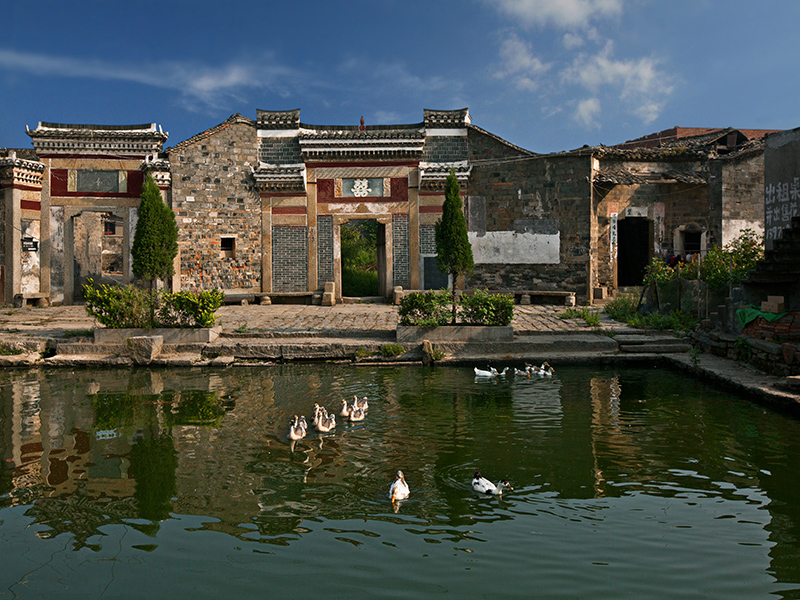 按时间早晚顺序分别是:京台古村,罗田村,水南村,京台村距今时间最长约
