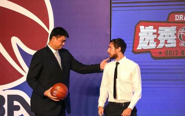 nba为什么不交易姚明(一因素揭示CBA未开放自由交易原因，中国篮球发展阻碍在这？)