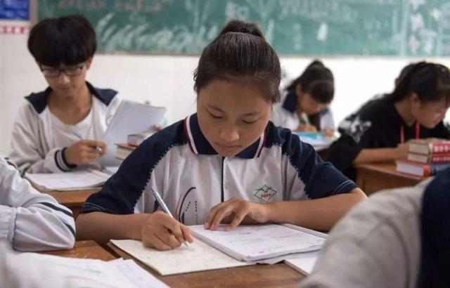 高考填报志愿，为何会出现“同分不同命”，看张雪峰老师怎么说