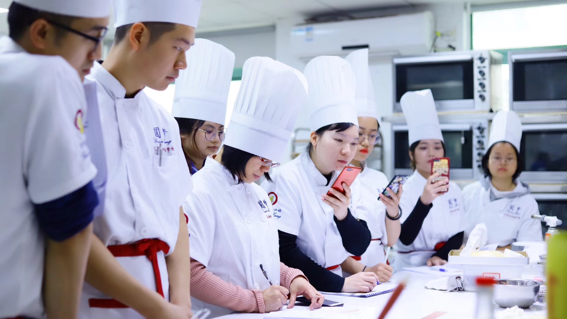 蛋糕西点培训学校哪里好？圆梦烘焙一起来了解一下