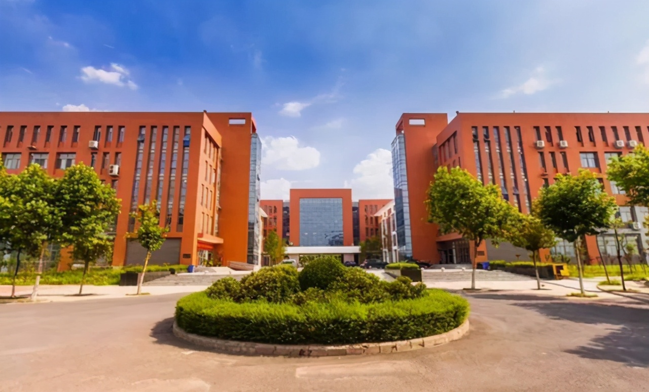 这所大学虽是普通二本，却是烟草局的“亲儿子”，分数低前景好