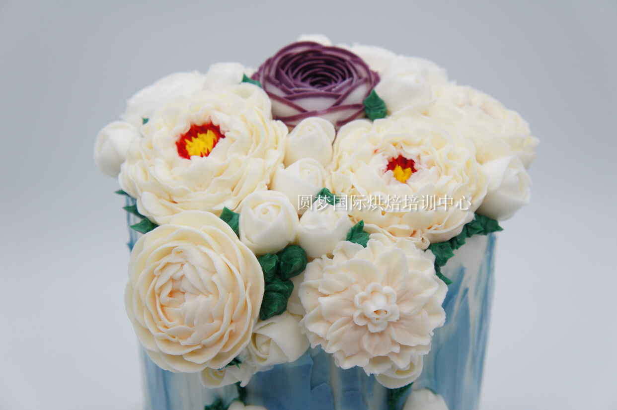 蛋糕西点培训学校哪里好？圆梦烘焙一起来了解一下