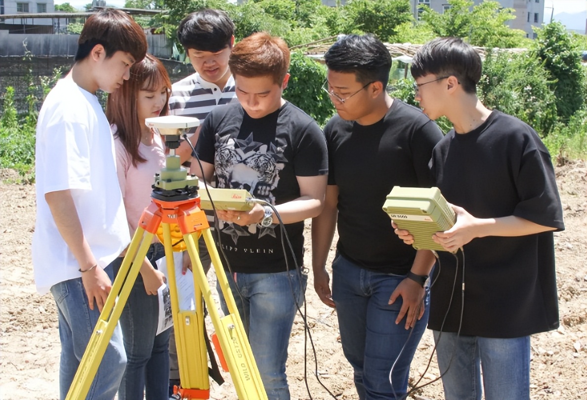 男女数量失衡的3大专业，男女比例1:9，大学期间想逃课都难