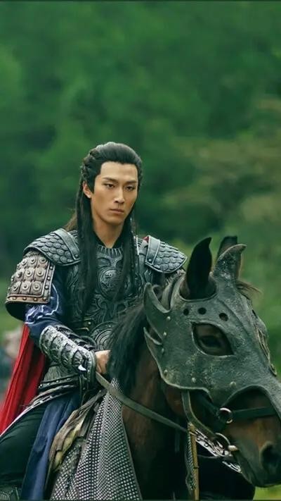 不够潇洒别骑马，这10位演员告诉你，啥叫鲜衣怒马少年郎