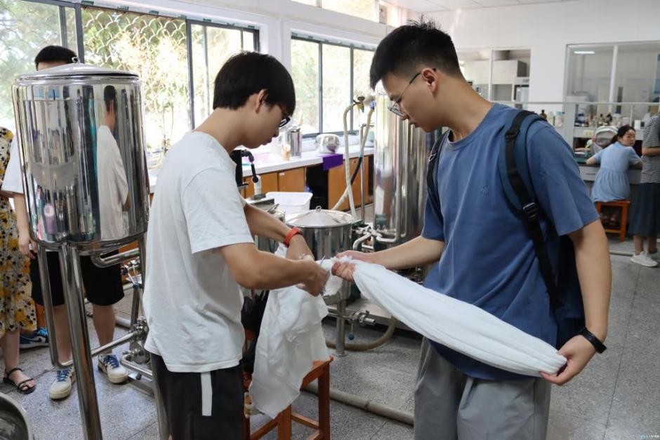 酿酒、种树、煮番茄酱！湖北这所高校“花式课堂”紧跟教育部要求