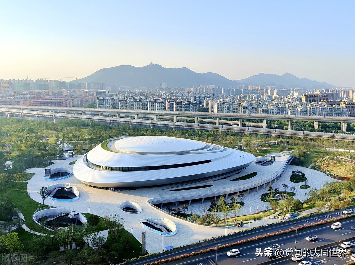 让新东方股价暴涨100%董宇辉到底有多牛？从老师到网红的故事