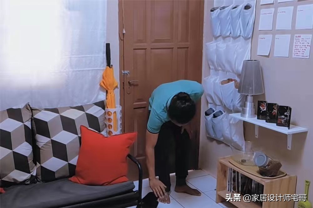 香港33岁小哥的16㎡蜗居，打造1室1厅，功能齐全，网友：苦中作乐