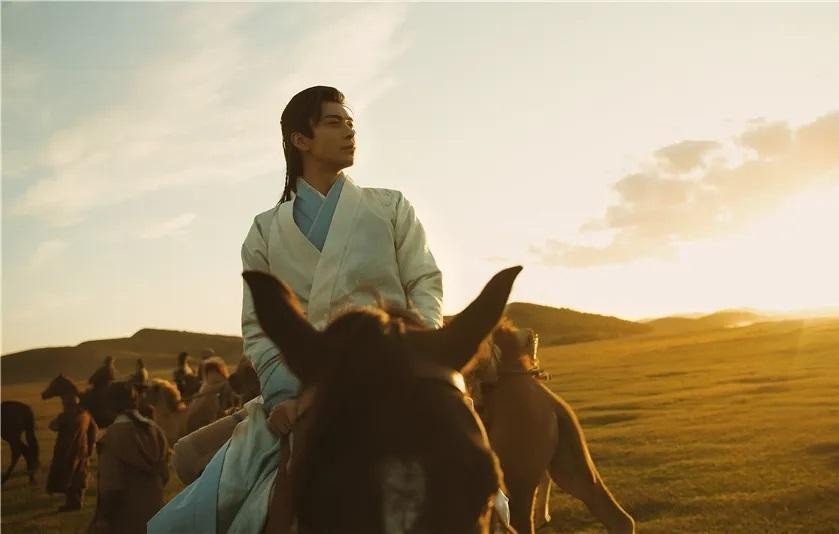 不够潇洒别骑马，这10位演员告诉你，啥叫鲜衣怒马少年郎