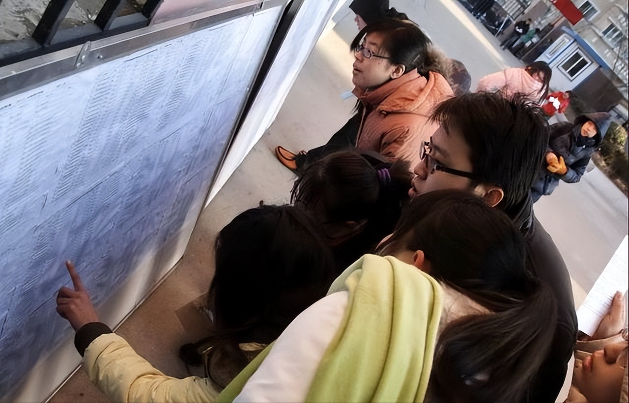 2022考研复试，中山大学一考生411分复试被刷掉，网友：水太深了